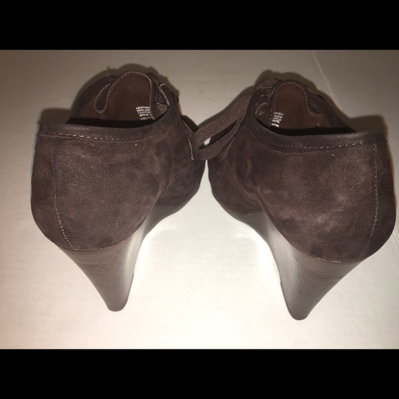 BCBGMAXAZRIA Harriet Mahogany Brown Wedge size 9M - Picture 4 of 8